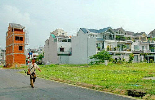 Bán nền đất 600m2 ngay kcn và chợ mặt tiền đường nhựa 18m chỉ 580tr